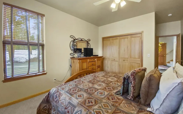 photo 5 of Gold King Chalet 3 Bedroom Townhouse by RedAwning