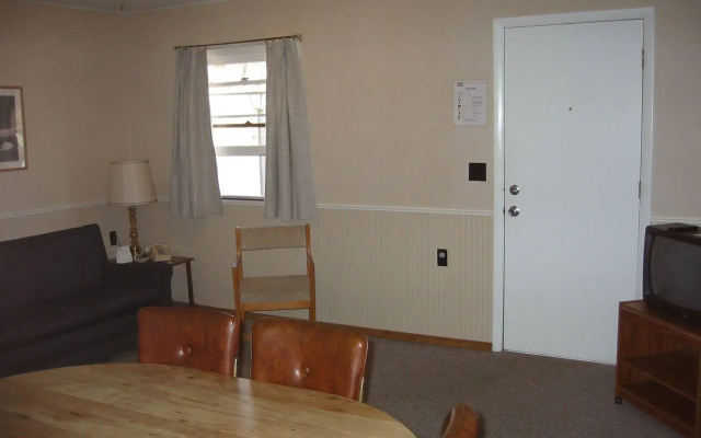photo 2 of Golden Arrow Resort