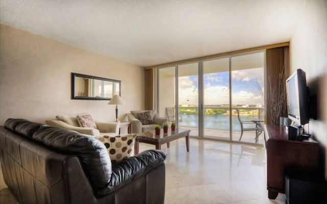 photo 2 of Le Golden Bay 1004 by Go Florida Condo, Sunny Isles