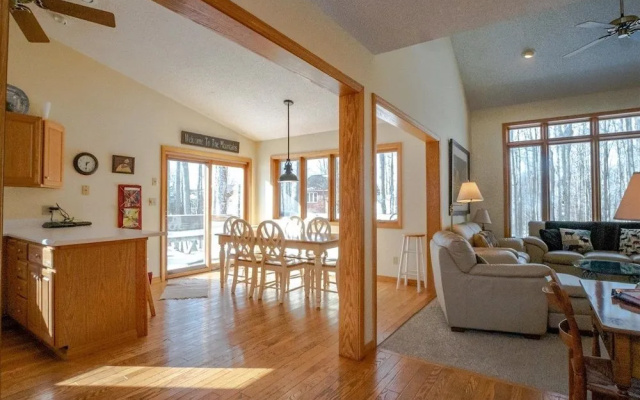 photo 4 of Golden Bear Inn