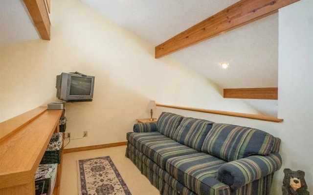 photo 5 of Golden Bear Inn