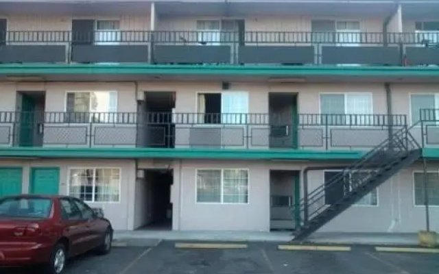 photo 2 of Golden Knight Motel