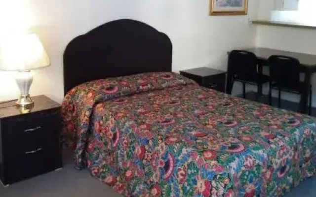 photo 2 of Golden Motel