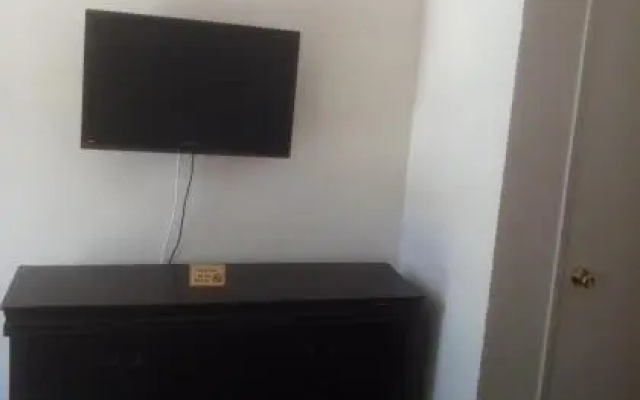 photo 4 of Golden Motel