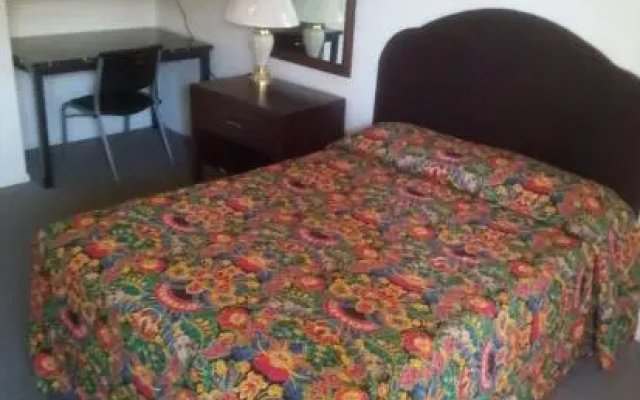 photo 5 of Golden Motel