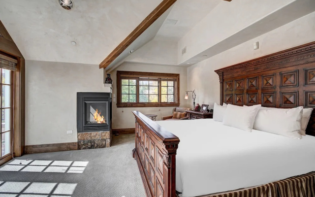 photo 2 of Golden Peak Luxury 4 BR Penthouse - Ski-in/out! by RedAwning - Save 20% on 7+ Nights!