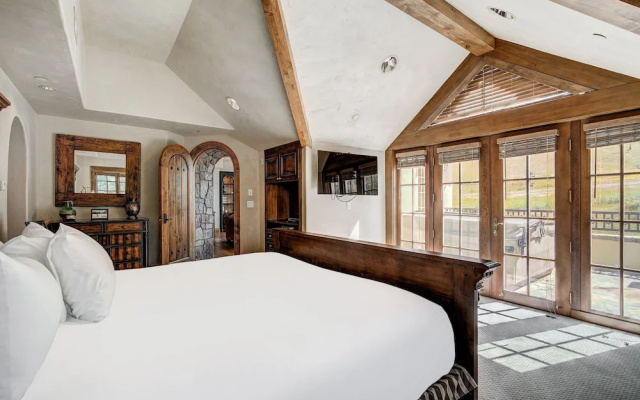 photo 3 of Golden Peak Luxury 4 BR Penthouse - Ski-in/out! by RedAwning - Save 20% on 7+ Nights!