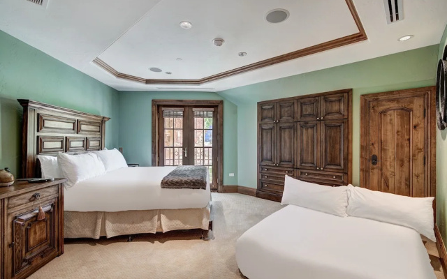 photo 4 of Golden Peak Luxury 4 BR Penthouse - Ski-in/out! by RedAwning - Save 20% on 7+ Nights!
