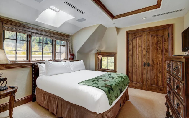 photo 5 of Golden Peak Luxury 4 BR Penthouse - Ski-in/out! by RedAwning - Save 20% on 7+ Nights!