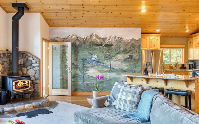 photo 3 of Golden Summit by Avantstay Stunning Secluded Cabin w/ Access to Tahoe Donner