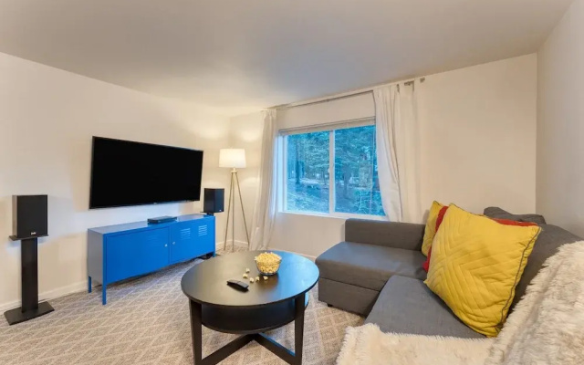 photo 5 of Golden Summit by Avantstay Stunning Secluded Cabin w/ Access to Tahoe Donner