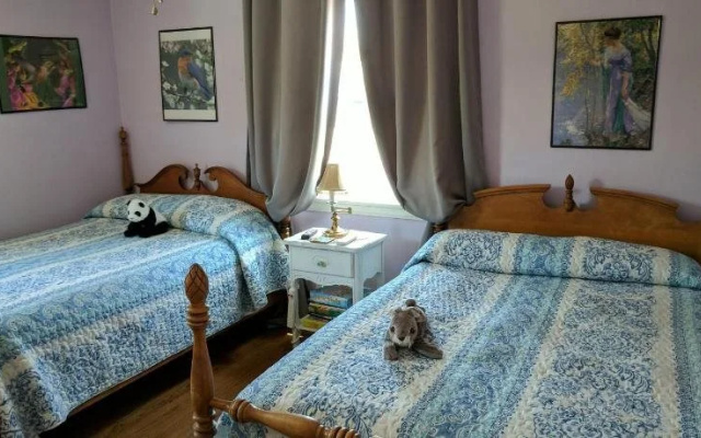 photo 2 of Goldfinger's Get Away Bed & Breakfast