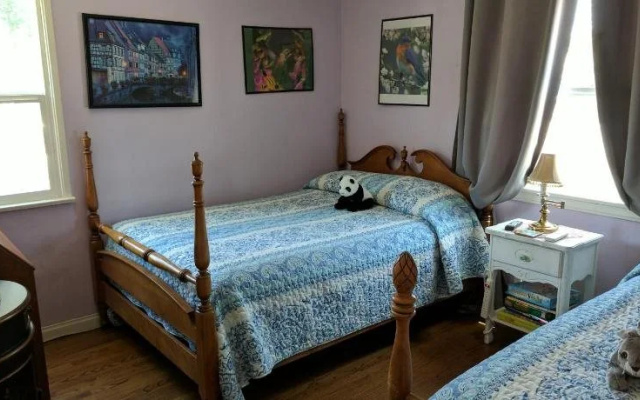 photo 4 of Goldfinger's Get Away Bed & Breakfast