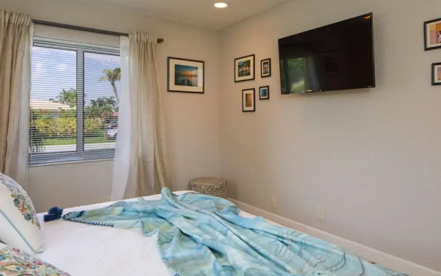 photo 5 of Golfview - Short Term Rental Certified by Weston. Private & Sanitized, Perfect for Social Distancing & Working From Home. Self Check-in. Private Pool, Pet Friendly. Super-host Support