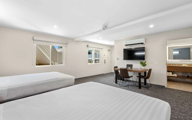 photo 2 of Good Nite Inn - Calabasas