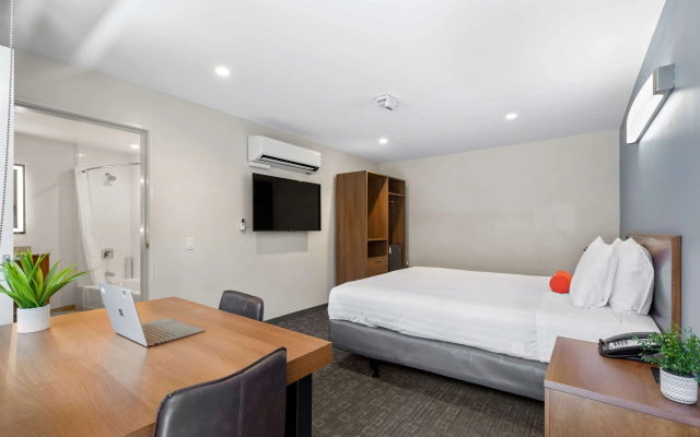 photo 4 of Good Nite Inn - Calabasas