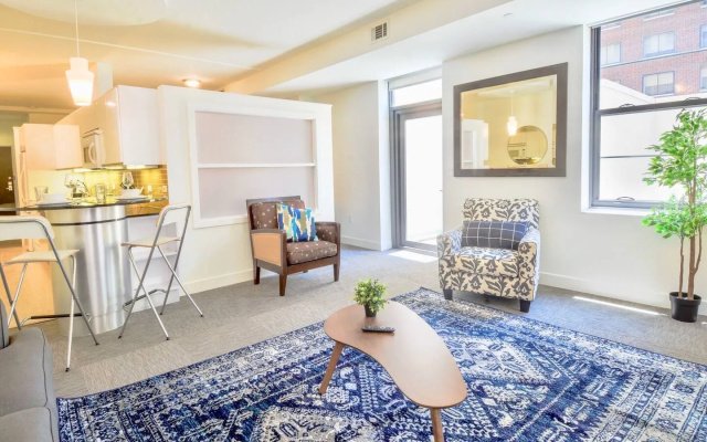 photo 2 of Good Value 1Br Apt | Close To Convention Center