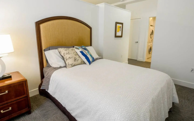 photo 5 of Good Value 1Br Apt | Close To Convention Center