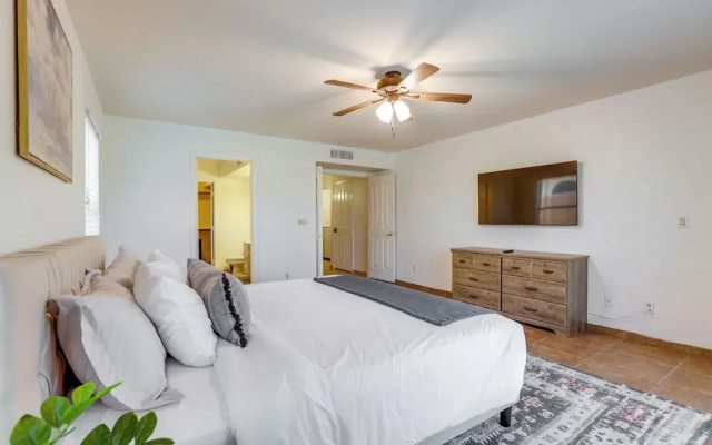 photo 4 of Heated Pool & Lake Views: Goodyear Getaway
