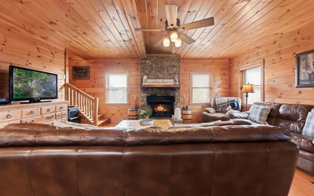 photo 2 of Goose Island Getaway - Secluded Cabin Mountain View Fireplace Hot Tub