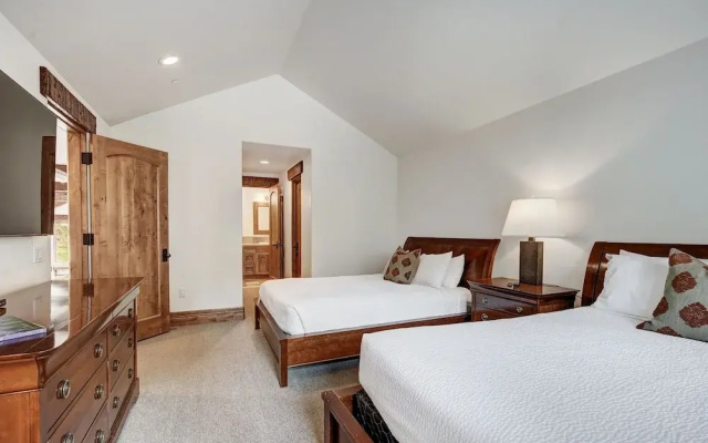 photo 3 of 5BR Alpine Luxury Home with Private Hot Tub by RedAwning - Save 20% on 7+ Nights!