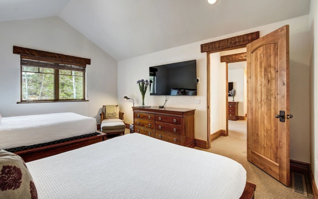 photo 4 of 5BR Alpine Luxury Home with Private Hot Tub by RedAwning - Save 20% on 7+ Nights!