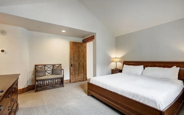 photo 5 of 5BR Alpine Luxury Home with Private Hot Tub by RedAwning - Save 20% on 7+ Nights!