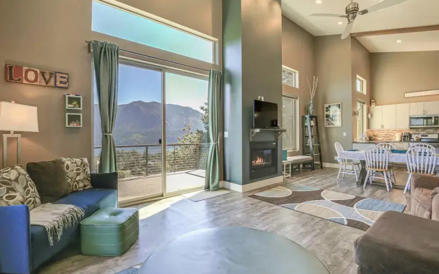 photo 3 of 'gorge Retreat' - Modern Carson Home w/ Mtn Views!