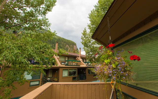 photo 3 of Gorgeous 2 Bedroom Sanctuary With Hot Tub