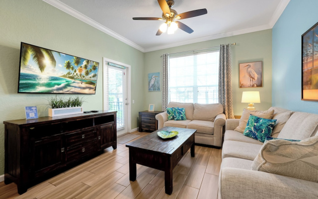 photo 4 of Gorgeous 3 Bed Lakeview, Vista Cay - 1010
