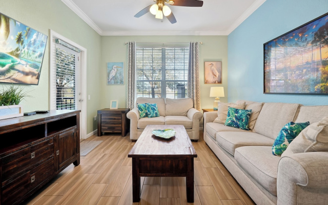 photo 5 of Gorgeous 3 Bed Lakeview, Vista Cay - 1010