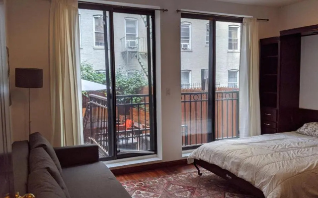 photo 5 of Gorgeous 3 bedroom 2 stops from Times Square and Central Park for Families or Groups with NO SMOKING AND NO PARTIES but Couples and Kids Friendly