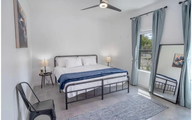 photo 2 of Gorgeous 3 BR 2 BA Near Amazing Downtown