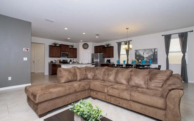 photo 2 of Gorgeous 5 Bd w Pool Jacuzzi Close to Disney 6071