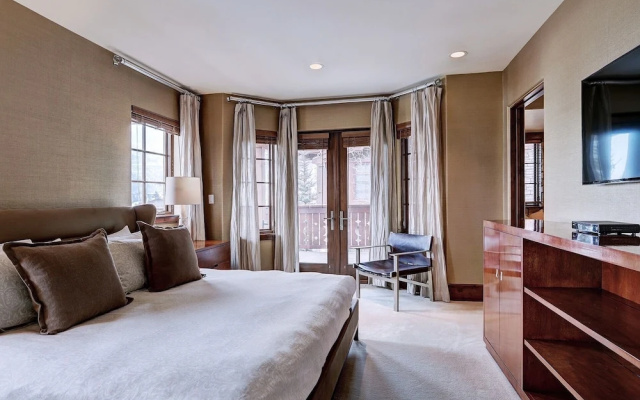 photo 3 of Gorgeous 5 Bedroom Private Chalet in Vail Village by RedAwning - Save 20% on 7+ Nights!