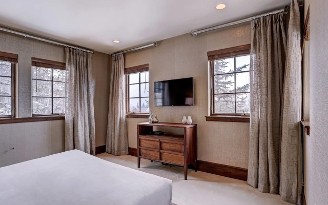 photo 4 of Gorgeous 5 Bedroom Private Chalet in Vail Village by RedAwning - Save 20% on 7+ Nights!