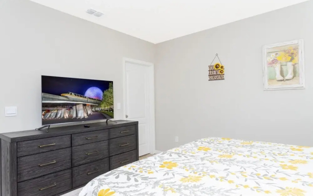 photo 4 of Gorgeous 6 Bd w/ Pool Close to Disney @ Solterra Resort 7877