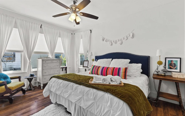 photo 4 of Gorgeous Artistic Fully Fenced Home Near Downtown