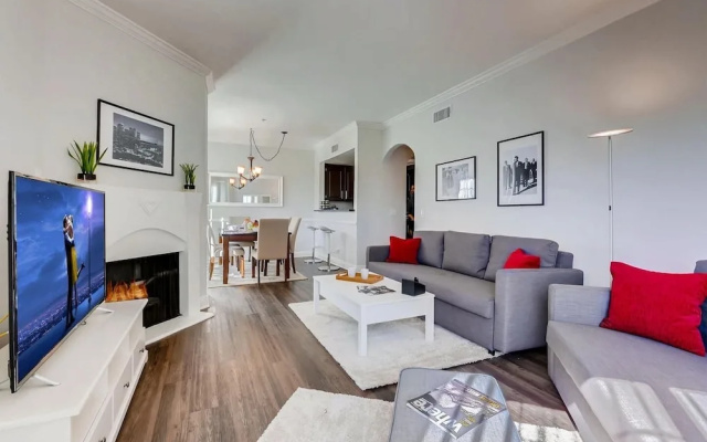 photo 2 of Gorgeous Beverly Hills/Weho - 2BR/Bath - 2 Free Parking Spots! (BW-1)