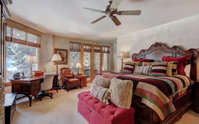 photo 3 of Gorgeous Corner 3br- Ski In/out Access And 3 Decks! 3 Bedroom Condo by RedAwning