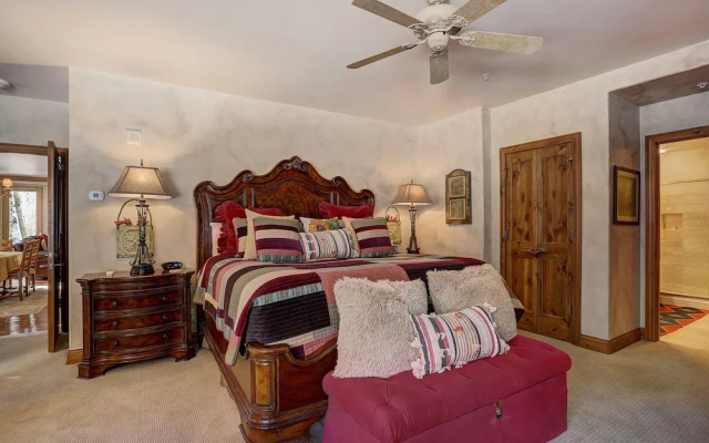 photo 4 of Gorgeous Corner 3br- Ski In/out Access And 3 Decks! 3 Bedroom Condo by RedAwning