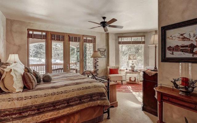 photo 5 of Gorgeous Corner 3br- Ski In/out Access And 3 Decks! 3 Bedroom Condo by RedAwning