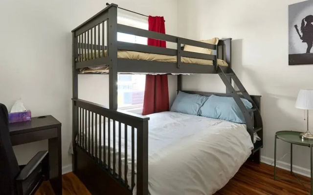 photo 2 of Gorgeous Duplex With Parking by JSQ