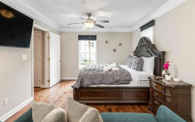 photo 5 of Gorgeous East Village Home Near Downtown Sleeps 12 5 bedrooms Coffee BBQ AC Parking