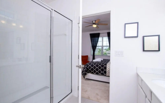 photo 5 of Gorgeous Family Home Sleeps 28 Blv103