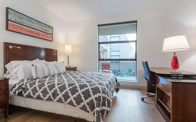 photo 2 of Gorgeous Hollywood Living - 1 Bedroom