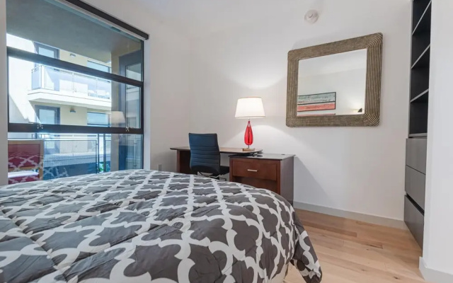photo 3 of Gorgeous Hollywood Living - 1 Bedroom