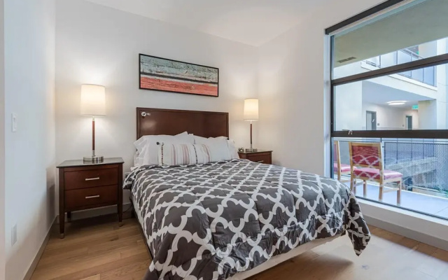 photo 4 of Gorgeous Hollywood Living - 1 Bedroom