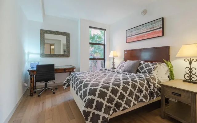 photo 3 of Gorgeous Hollywood Living - 2 Bedroom