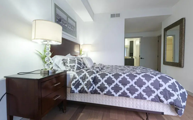 photo 5 of Gorgeous Hollywood Living - 2 Bedroom